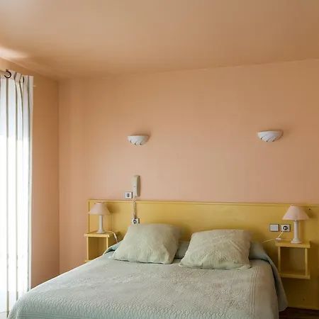 Le Relais A 2* موستيه سانت ماري
