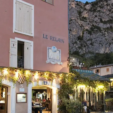 Le Relais A فندق 2*