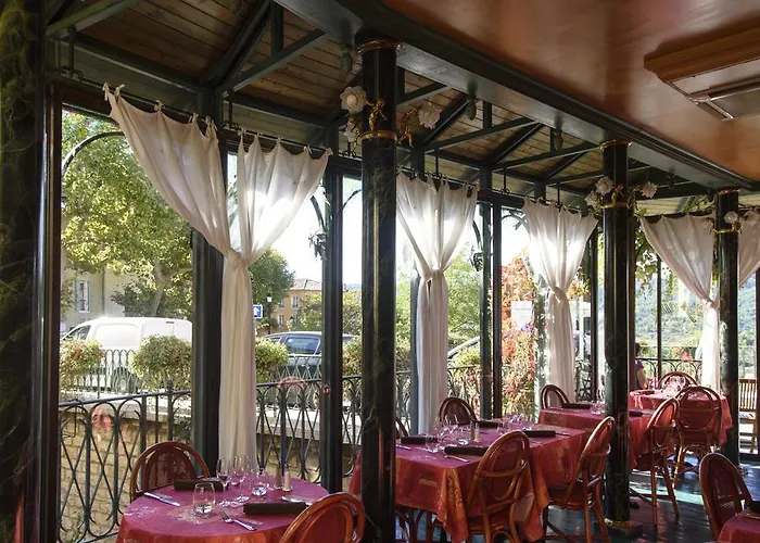 Le Relais A מוסטיה-סן-מארי