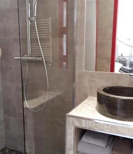 Le Relais A מוסטיה-סן-מארי