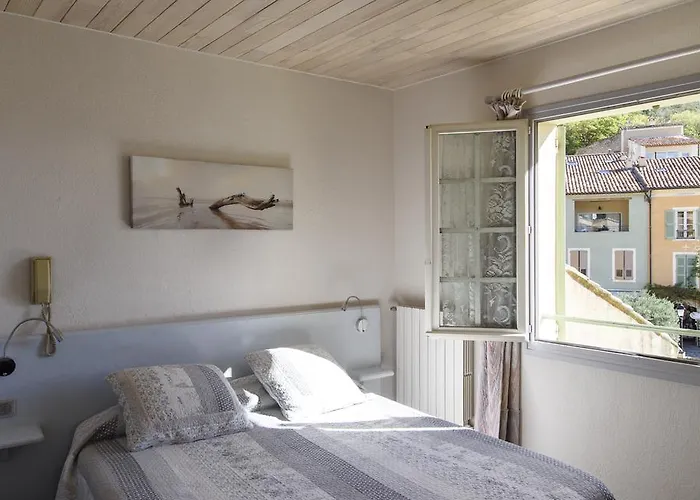 Отель Le Relais A Мустье-Сент-Мари