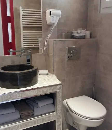 Отель Le Relais A Мустье-Сент-Мари